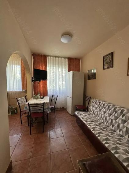 Apartament cu 3 camere în Malu Roșu