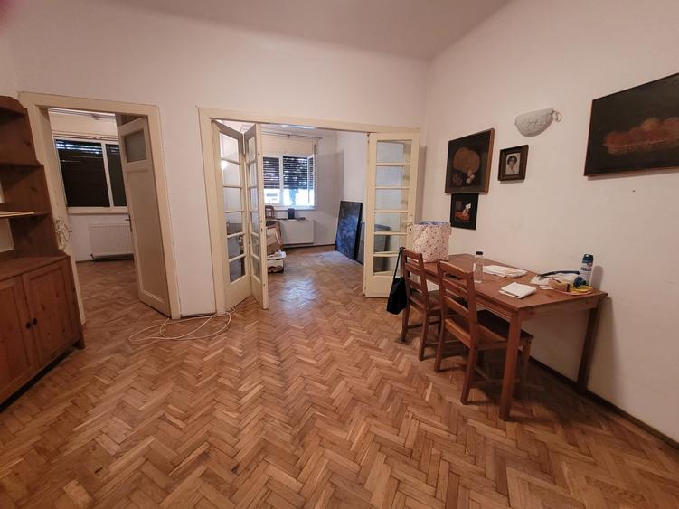 Apartament cu 3 camere semidecomandat în Gara de Nord