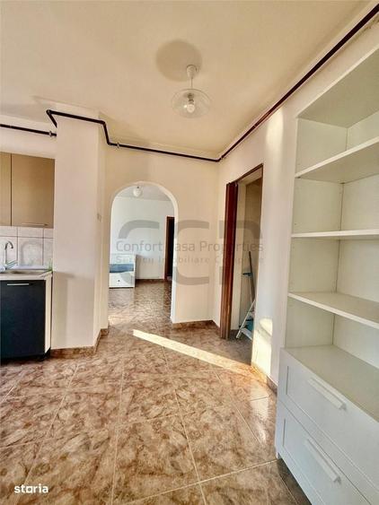 Apartament cu 4 camere semidecomandat în Tineretului