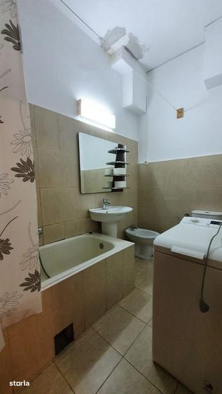 Apartament cu 3 camere decomandat în Libertății