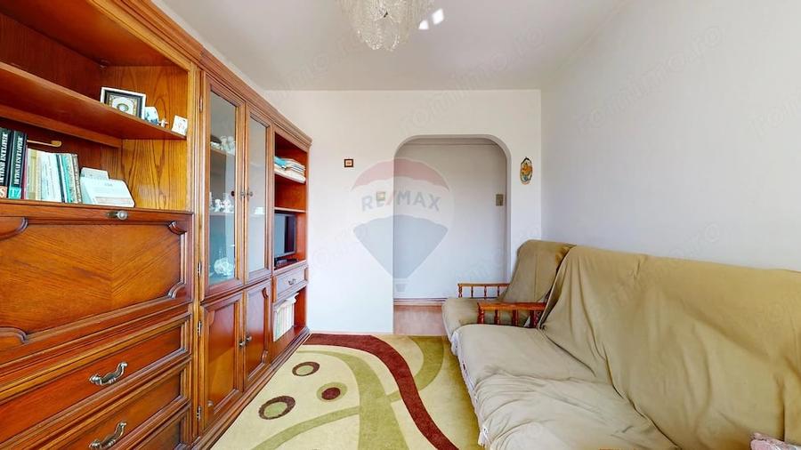 Apartament cu 3 camere decomandat în Central