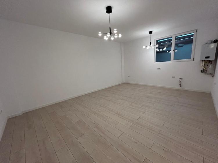 Apartament cu 3 camere semidecomandat în Malu Roșu