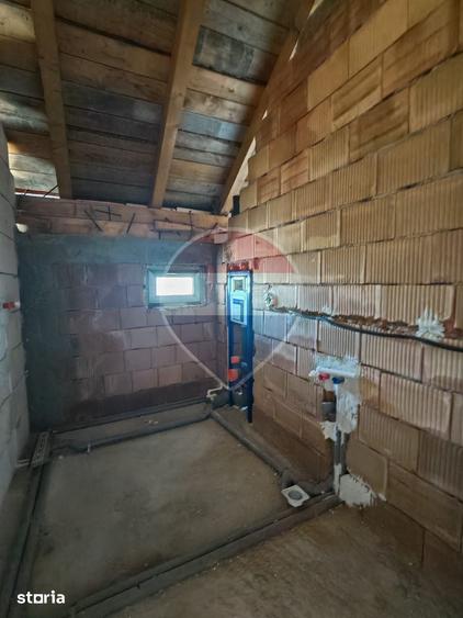 Casă cu 5 camere cu Teren 1912 Mp în Central