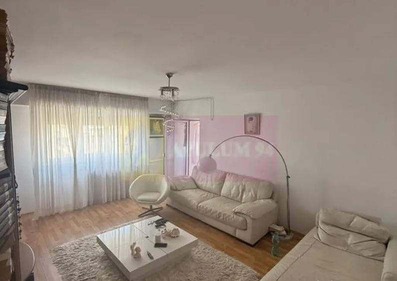 Apartament cu 3 camere decomandat, mobilat în Calea Călărașilor