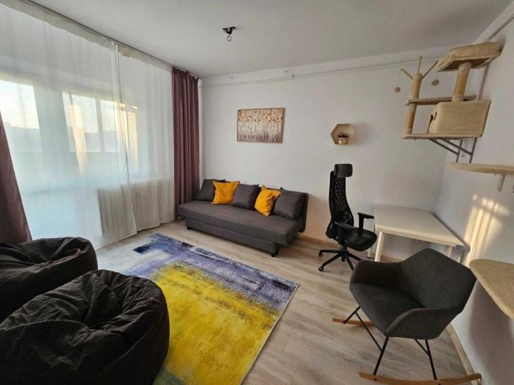 Apartament cu 3 camere decomandat în Decebal