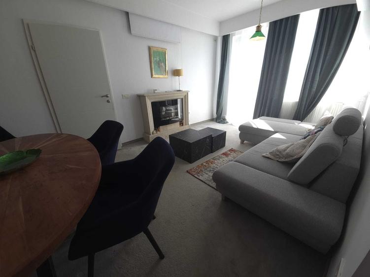 Apartament cu 3 camere semidecomandat în Central