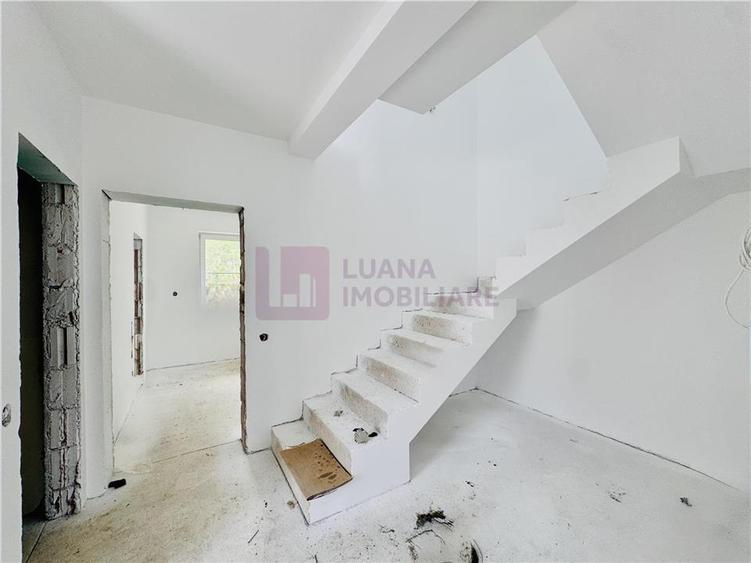 Duplex cu 4 camere cu Canalizare în Central