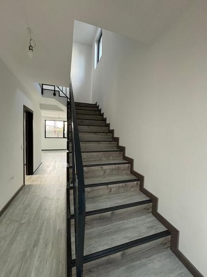 Casă cu 4 camere în Valea Lupului