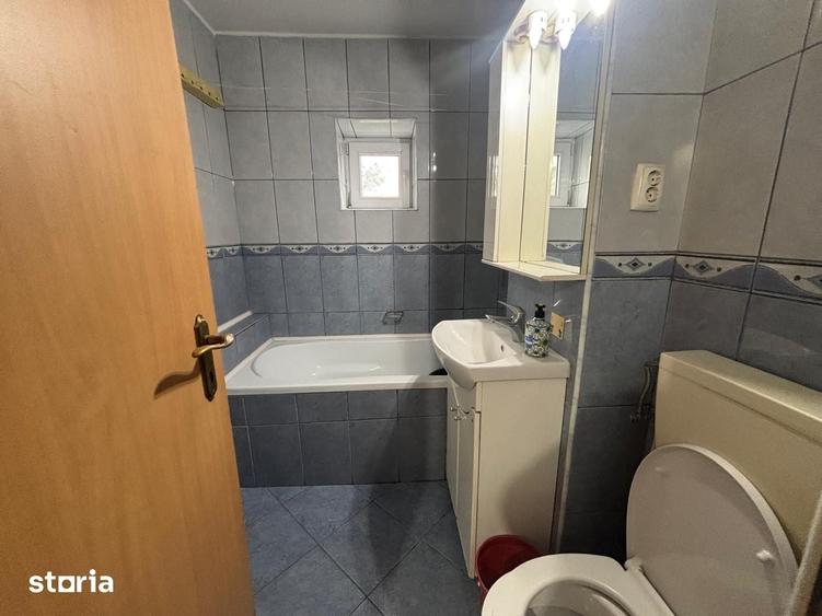 Apartament cu 3 camere decomandat în Nicolina