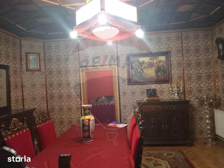 Casă cu 6 camere cu Teren 436 Mp în Romanilor