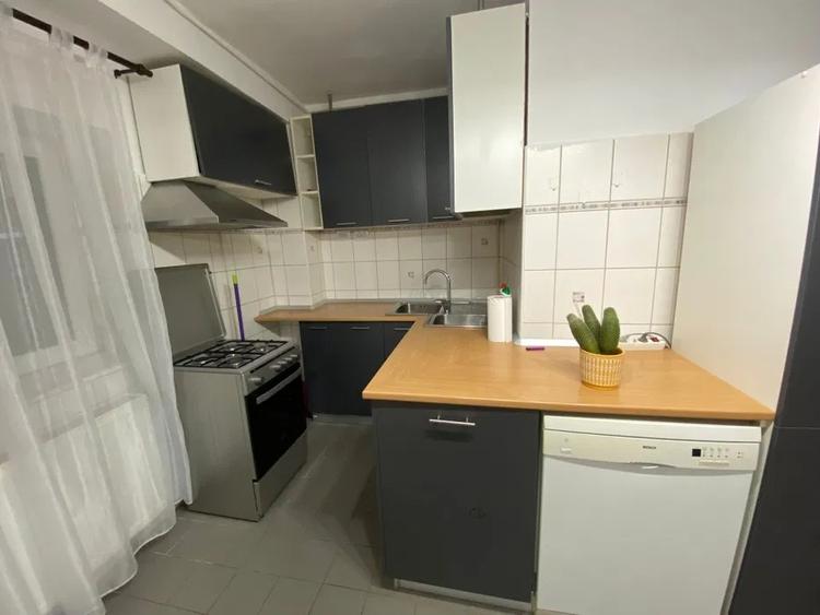 Apartament cu 2 camere semidecomandat, mobilat în Unirii