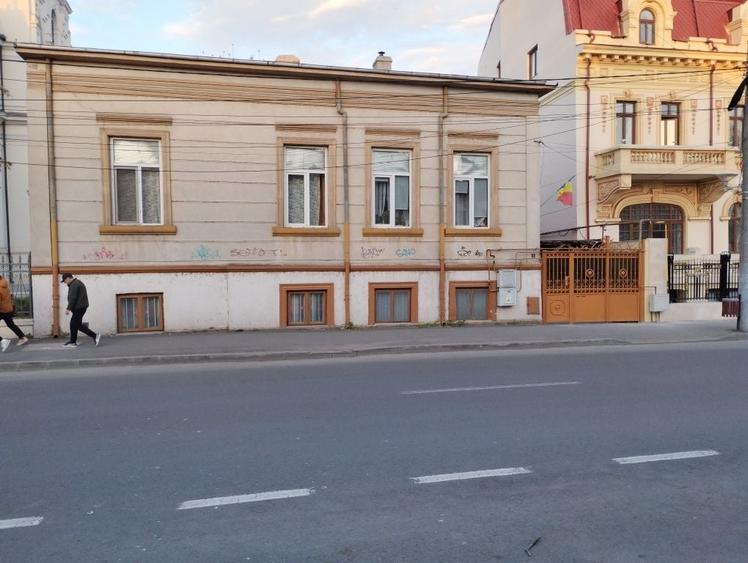 Casă cu 3 camere în Nicolae Bălcescu