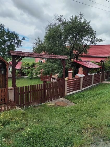 Casă cu 3 camere în Lechincioara