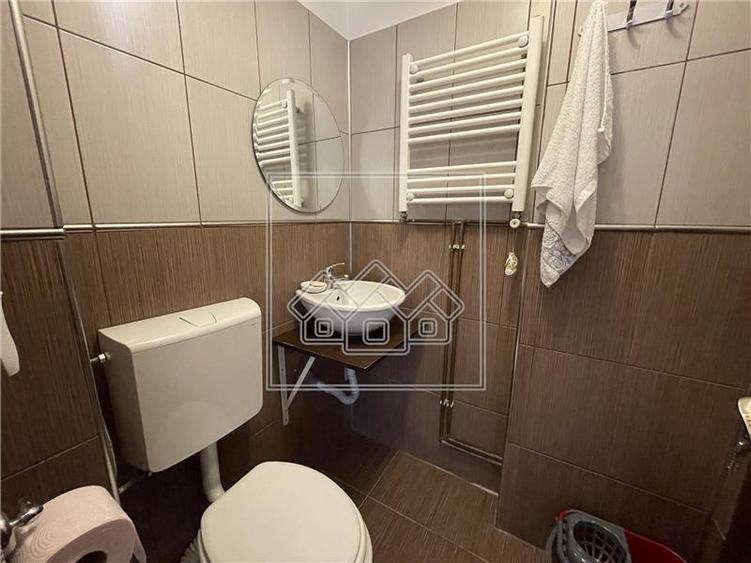 Apartament cu 2 camere decomandat în Valea Aurie