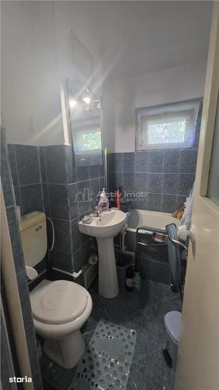 Apartament cu 2 camere semidecomandat în Rovine