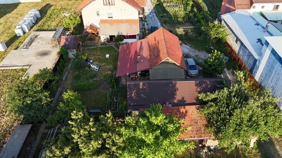 Casă individuală cu 5 camere cu Teren 6100 Mp în Pui