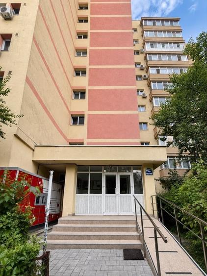 Garsonieră decomandată în Tei