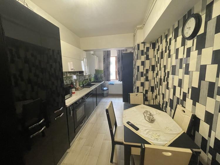Apartament cu 3 camere decomandat, mobilat în Drumul Taberei