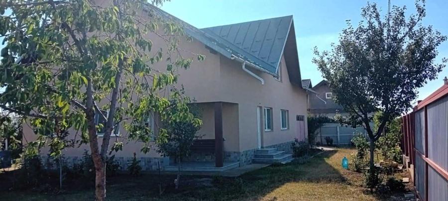 Casă cu 3 camere în Florești