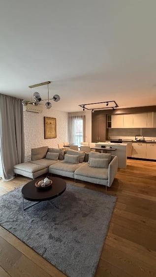 Apartament cu 3 camere decomandat, mobilat în Central