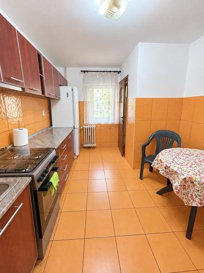 Apartament cu 4 camere decomandat în Decebal