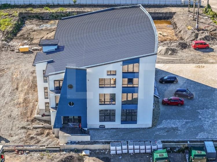 Spațiu comercial, de 2,351 mp, în Nord