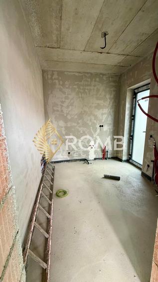 Casă individuală cu 5 camere cu Teren 500 Mp în Florești
