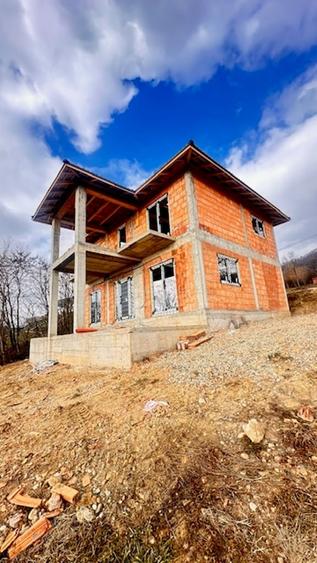 Casă cu 3 camere cu Canalizare în Nord-Vest