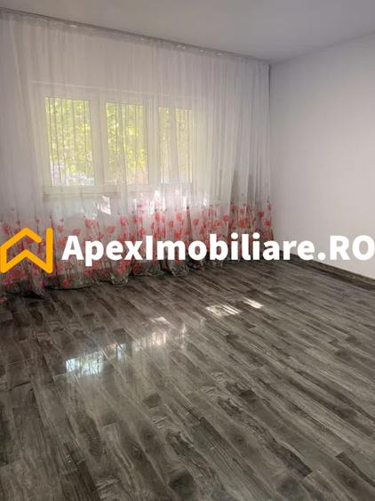 Apartament cu 4 camere semidecomandat, mobilat în Vitan Mall