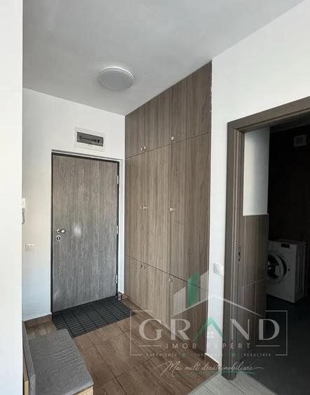 Apartament cu 3 camere semidecomandat, mobilat în Dâmbul Rotund