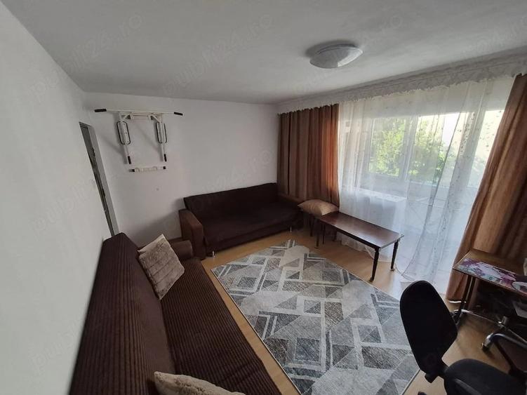 Garsonieră decomandată în Girocului