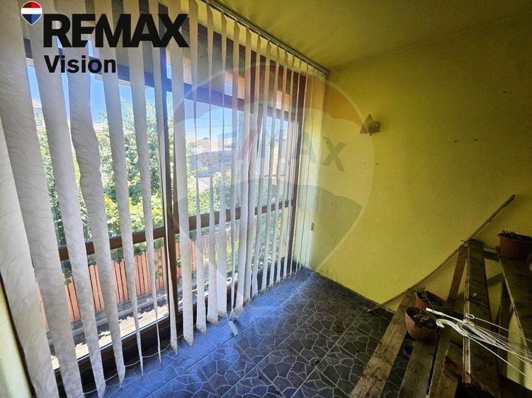 Casă individuală cu 5 camere cu Teren 181 Mp în Central