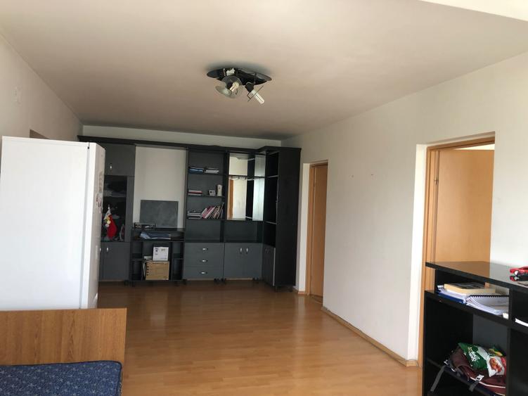 Apartament cu 3 camere decomandat în Dâmbul Rotund