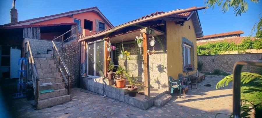 Casă individuală cu 4 camere cu Piscina în Bariera Vâlcii