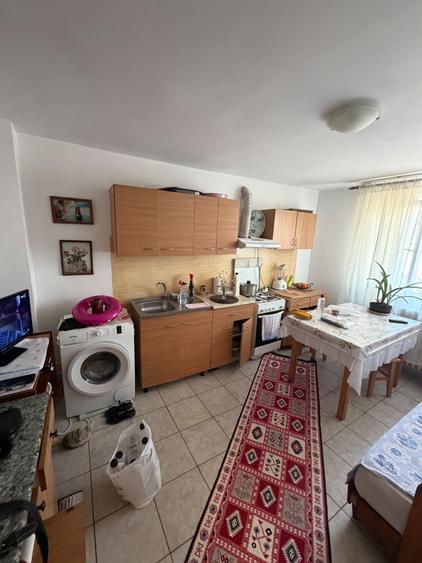 Apartament cu 6 camere decomandat în Tătărași
