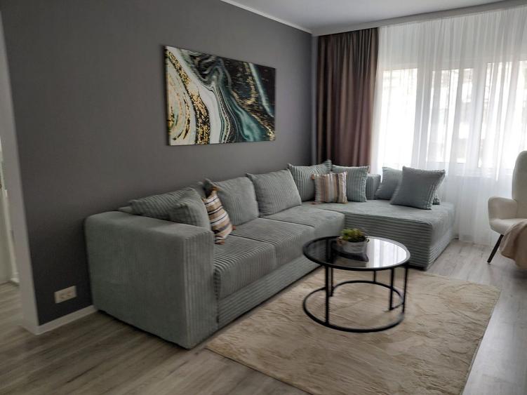 Apartament cu 3 camere semidecomandat, mobilat în Micro 16
