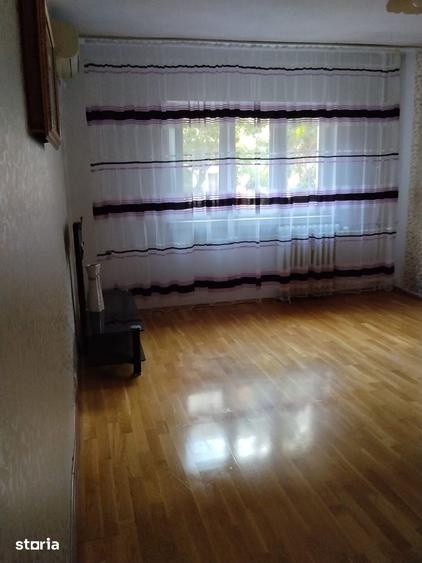 Apartament cu 2 camere decomandat în Sărari