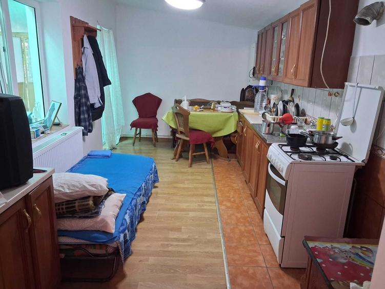 Casă cu 4 camere în Săbăoani