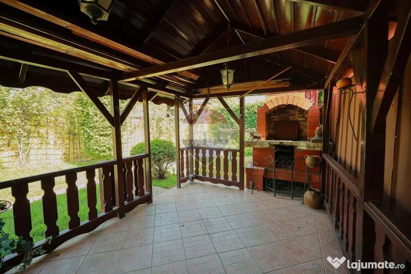 Casă cu 5 camere cu Teren 554 Mp în Central