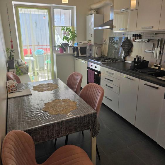Apartament cu 3 camere decomandat în Exterior Vest