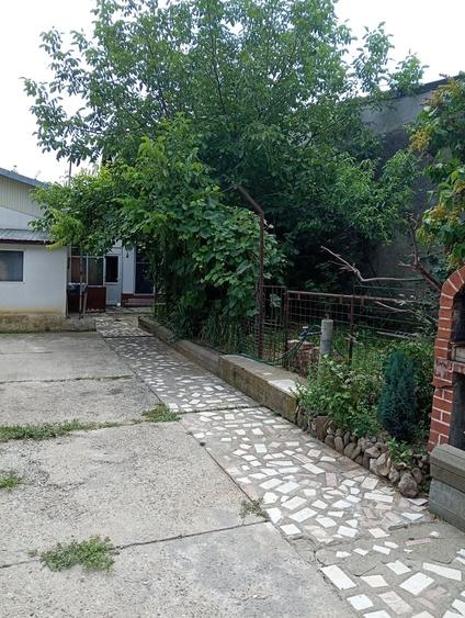 Casă cu 4 camere cu Teren 300 Mp în Tei