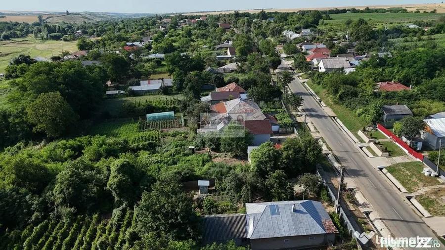 Casă cu 2 camere cu Teren 3811 Mp în Buciumeni