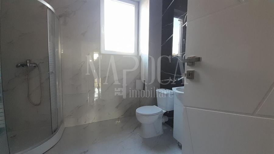 Casă individuală cu 19 camere cu Canalizare în Central
