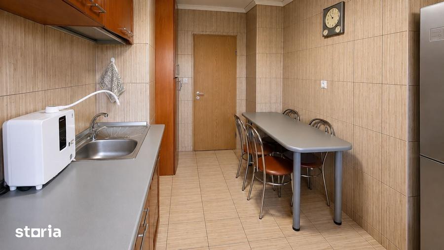 Apartament cu 3 camere decomandat în Central