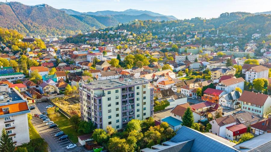 Apartament cu 5 camere decomandat, mobilat în Brașovul Vechi