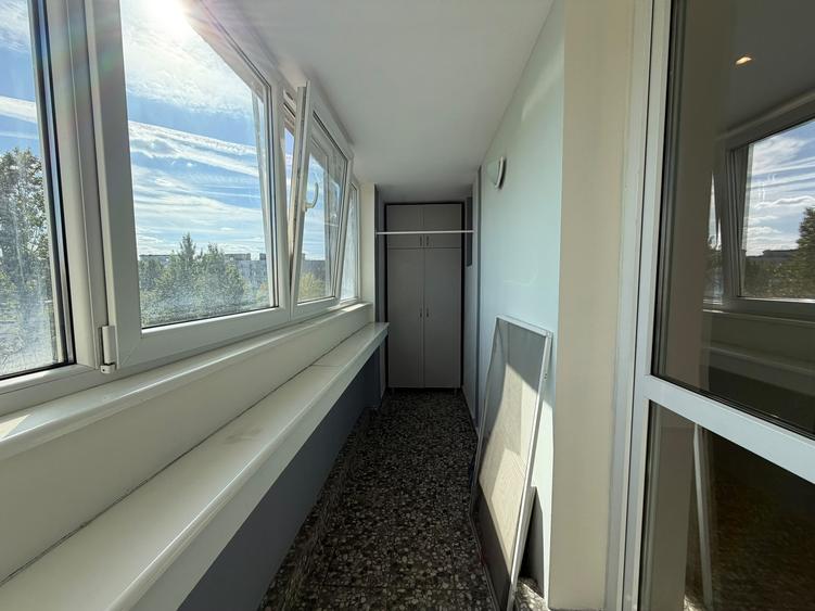 Apartament cu 3 camere semidecomandat în Titan
