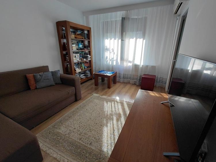 Apartament cu 3 camere decomandat, mobilat în Dristor