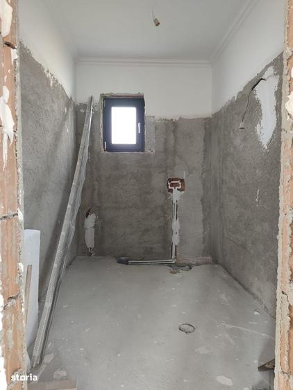 Casă cu 4 camere cu Teren 500 Mp în Săbăreni