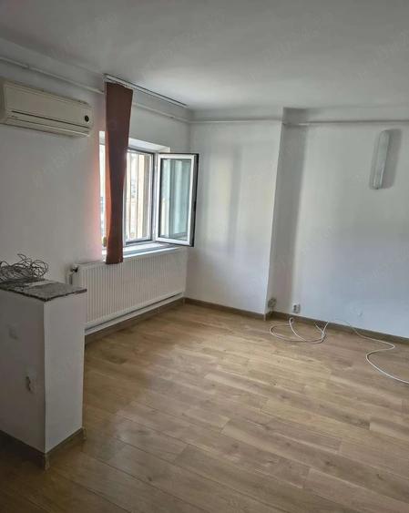 Garsonieră semidecomandată în Unirii Sud
