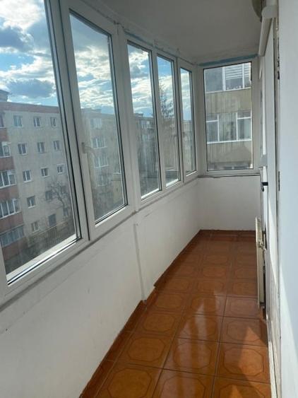 Apartament cu 2 camere decomandat, mobilat în Tractorul